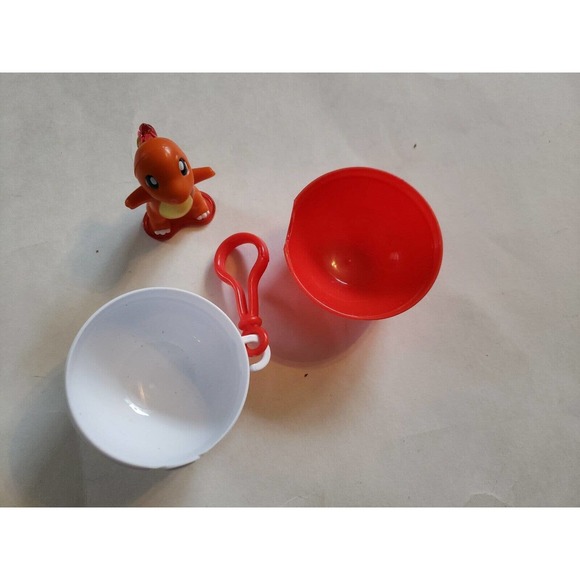Pokémon Poké Ball Keychain w/ Charmander Inside – Vintage‑Style Figure - Picture 2 of 6